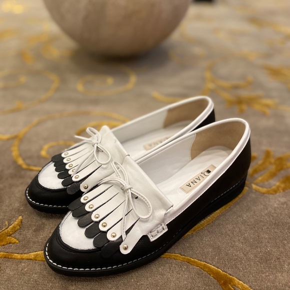 Elegant black and white flats - Picture 2 of 3